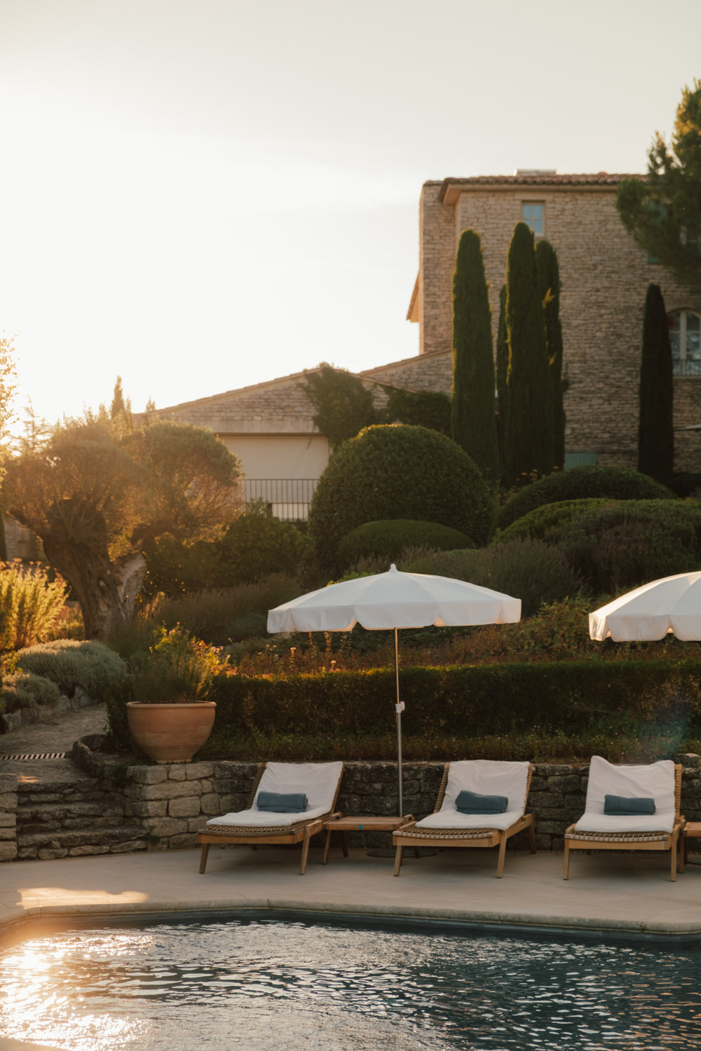 piscine et transat au capelongue